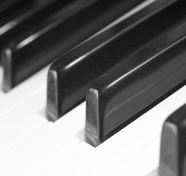 Digital vs. Acoustic Pianos: What’s Right for You?