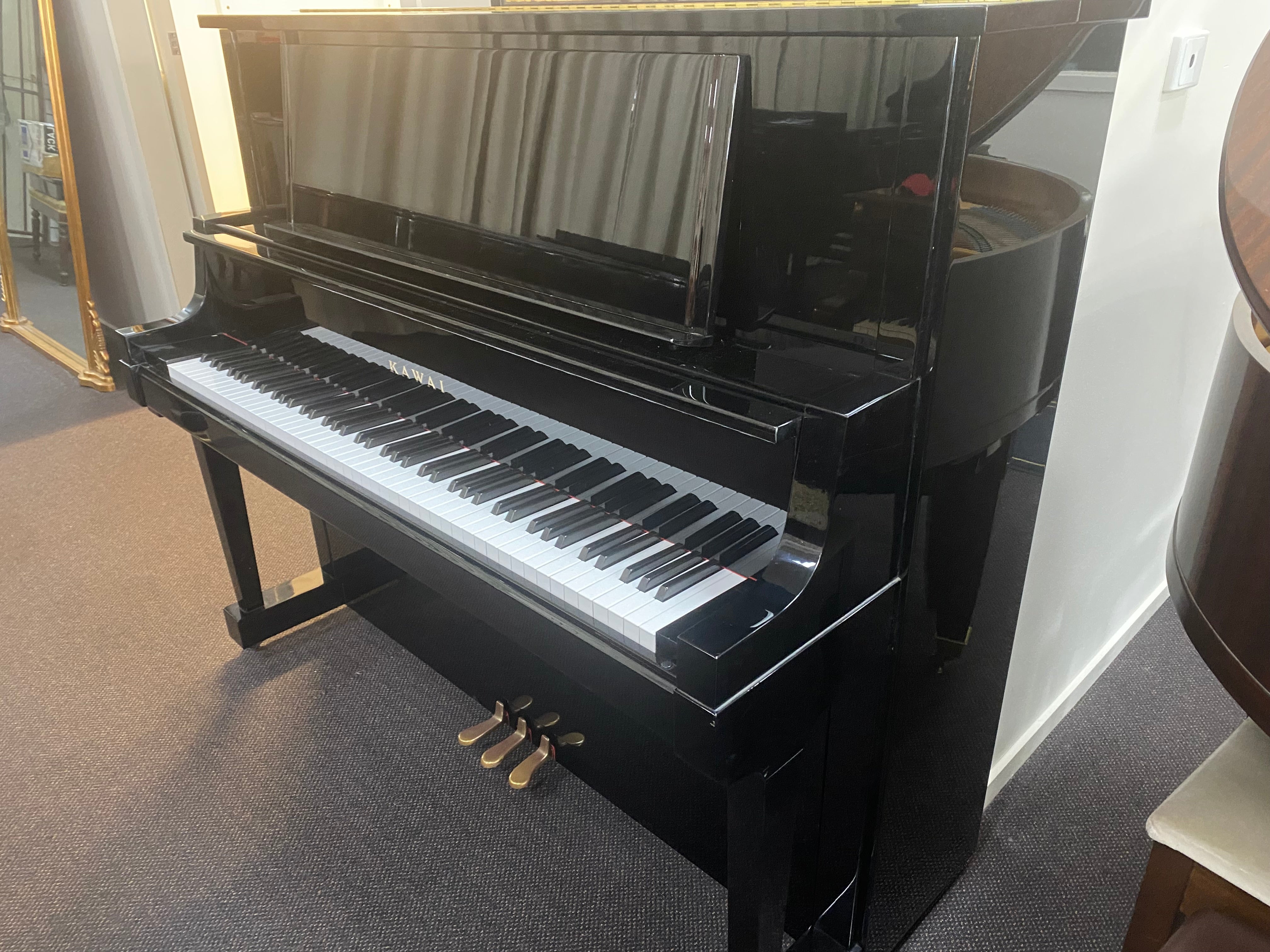 Kawai Pre-owned model US-75 piano